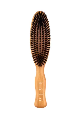 Hálo wooden garment brush for coats